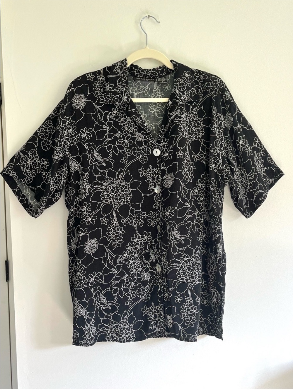 Impressions Black White Retro Graphic Line Art Button Up Blouse Top Artsy Camp M